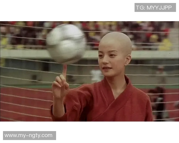 少林足球中的赵薇剃头场景引发热议,网友热评其勇气与形象转变